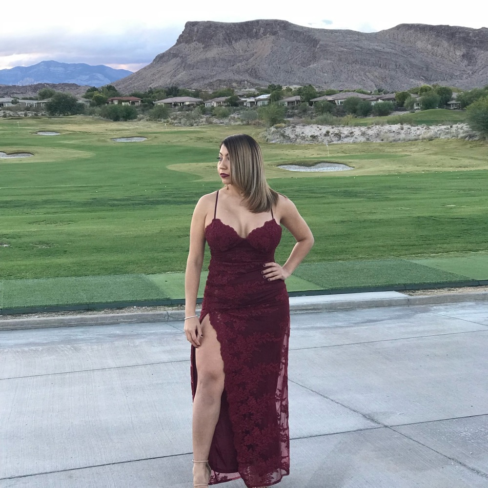 Elegant dress - Picture 3 of 4